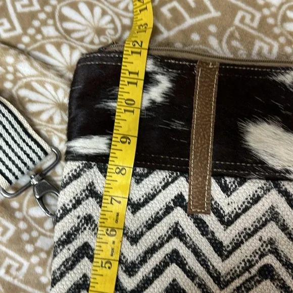 Myra Crossbody Bag - Picture 7 of 7